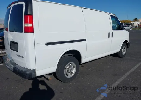 2005 Chevrolet Express z USA, uszkodzony, nr VIN 1GCGG25U951172658